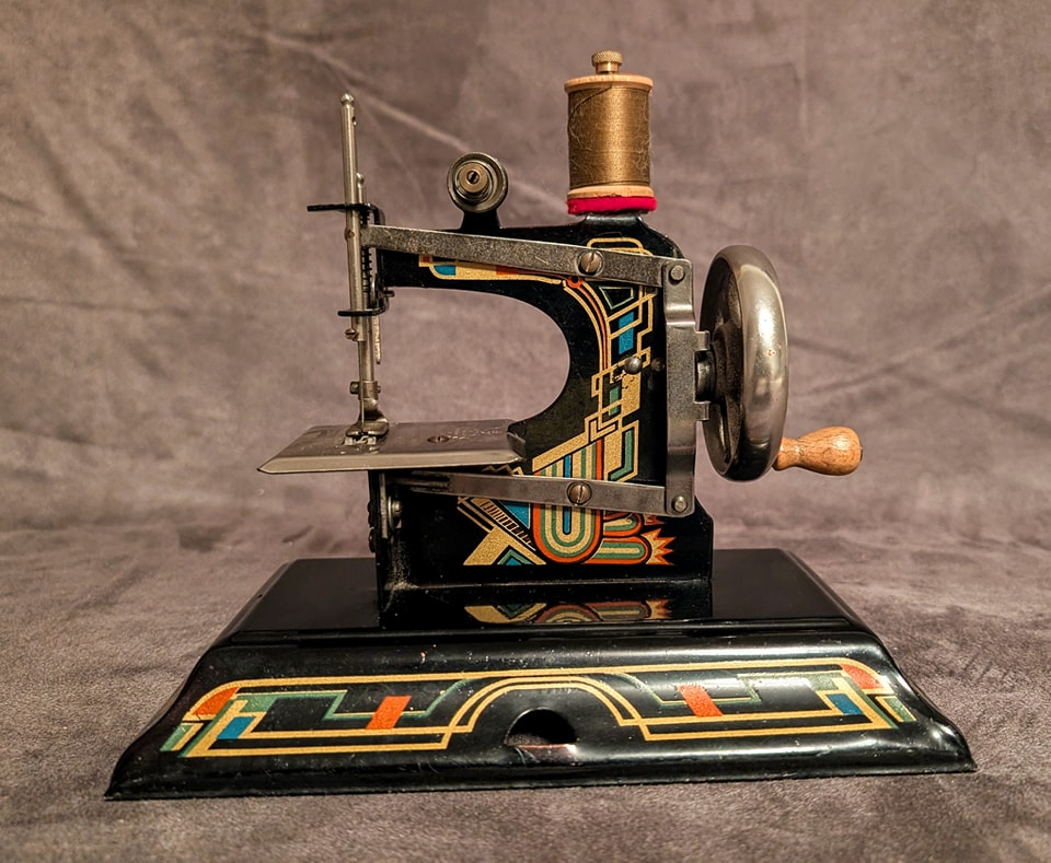 Casige 116 Geometric - Complete Toy Sewing Machine